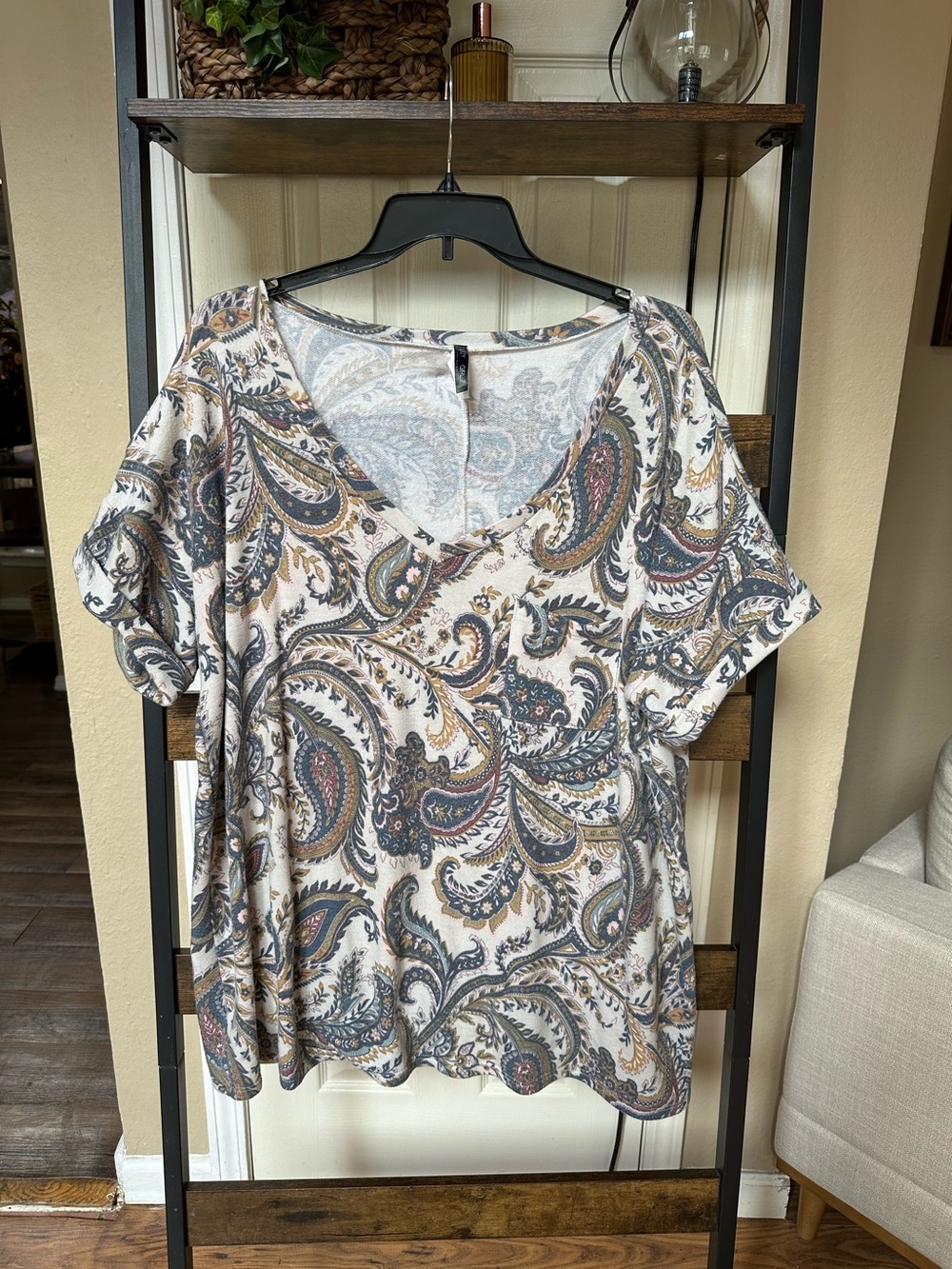 V-Neck Short Sleeve Paisley Top - Cream Multicolor